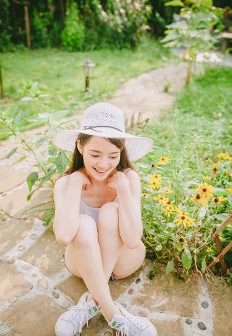 香港三级巜欲性高蜜桃成熟时类似